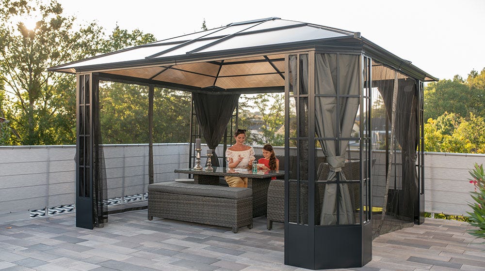 Choosing a Metal Gazebo Canopy for Backyard Entertainment