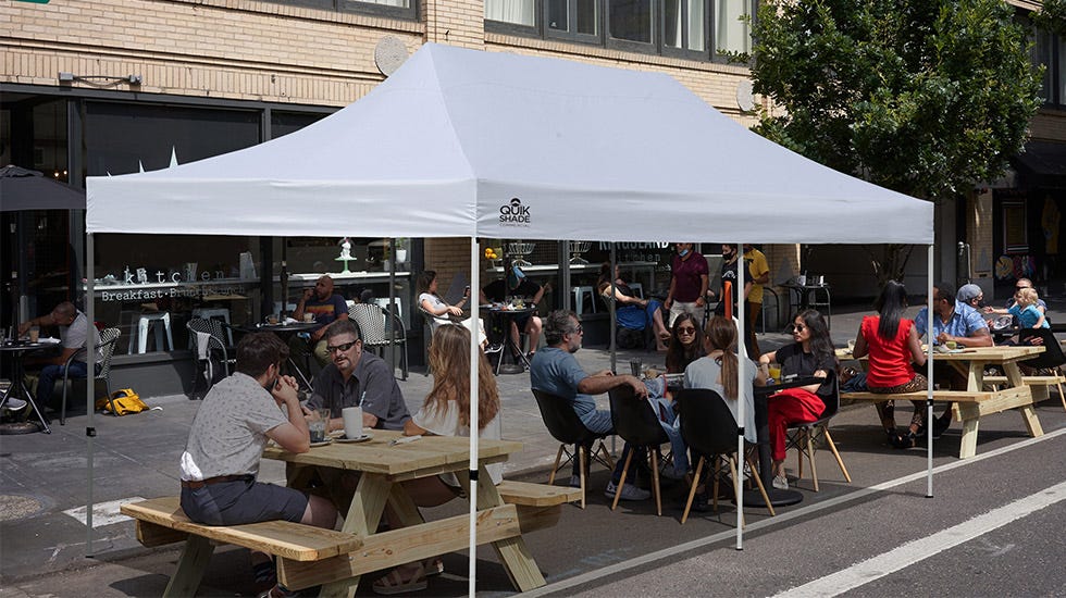 Extend the Outdoor Dining Season with Reliable Restaurant Tents